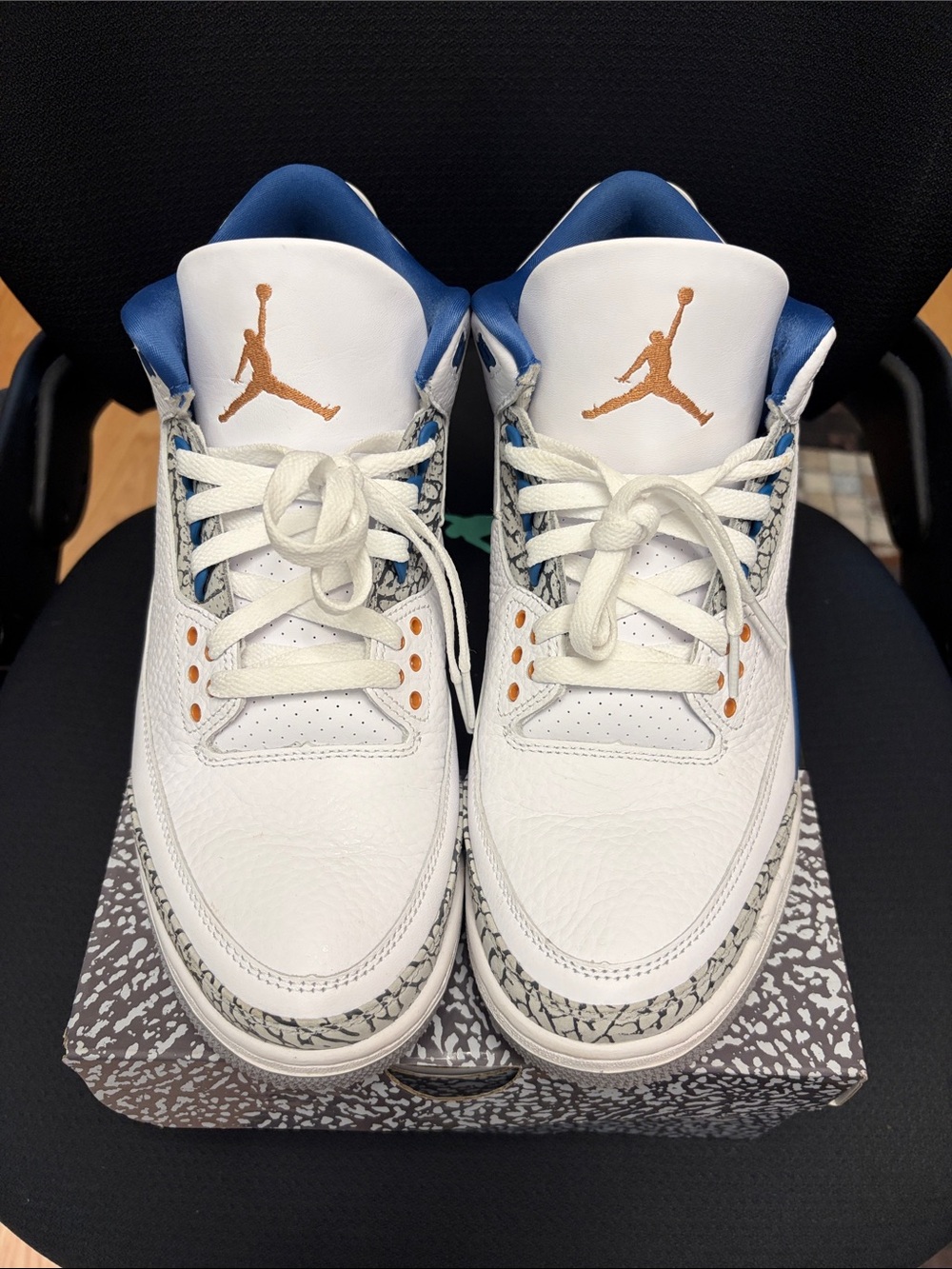 Nike Jordan mens “wizard” 3’s White and Blue Basketball Shoes sz 10